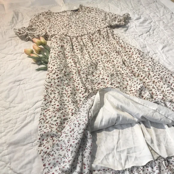 🌷SOLD🌷 SHEIN Ditsy Floral Maxi Dress 🤍 - Picture 5 of 5